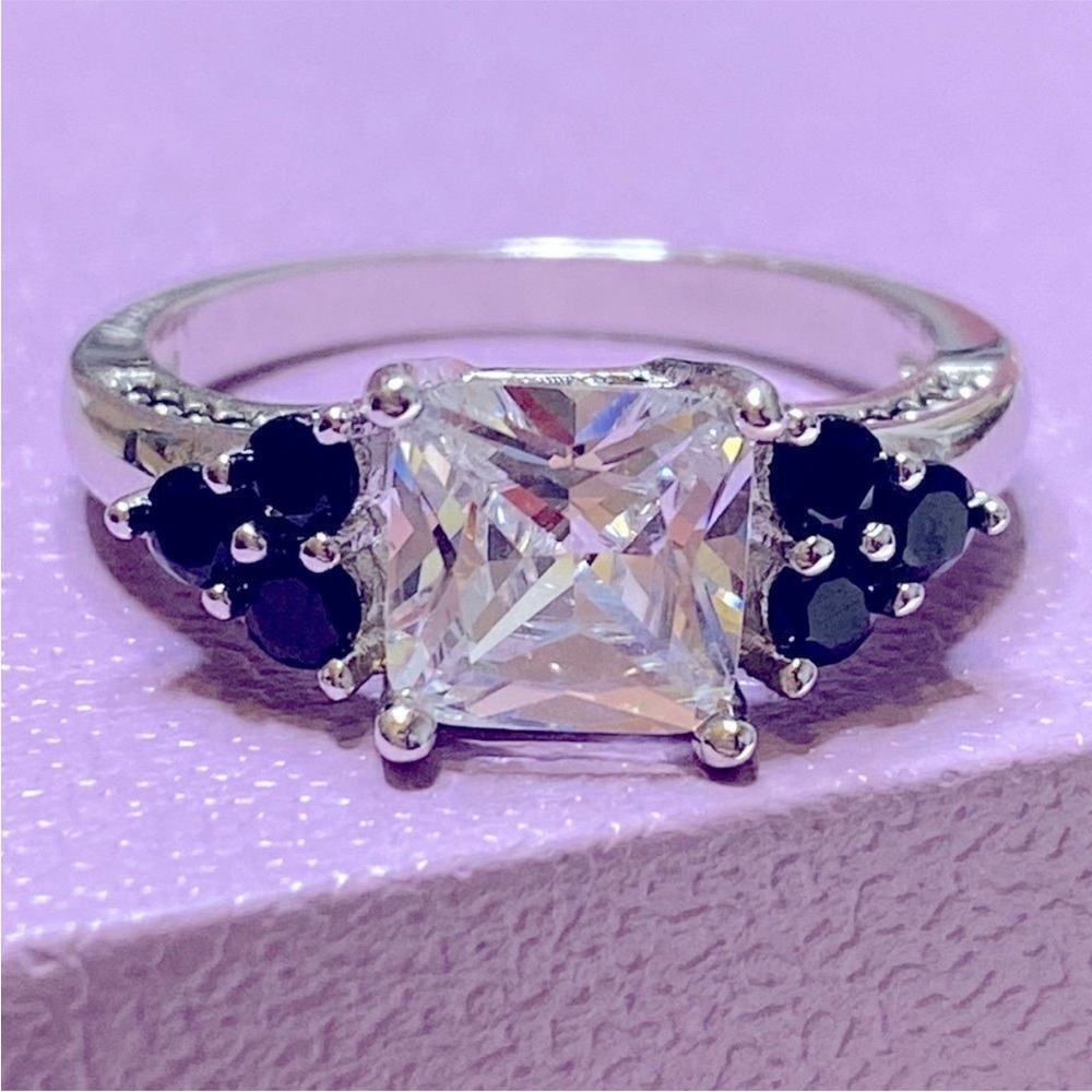 Elegant Silver and Black Gemstone Ring